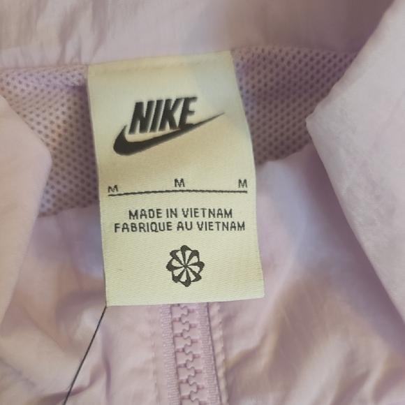 Nike Sportswear Essential Women's Oversized Woven Jacket, Size M, NWT - Picture 4 of 16